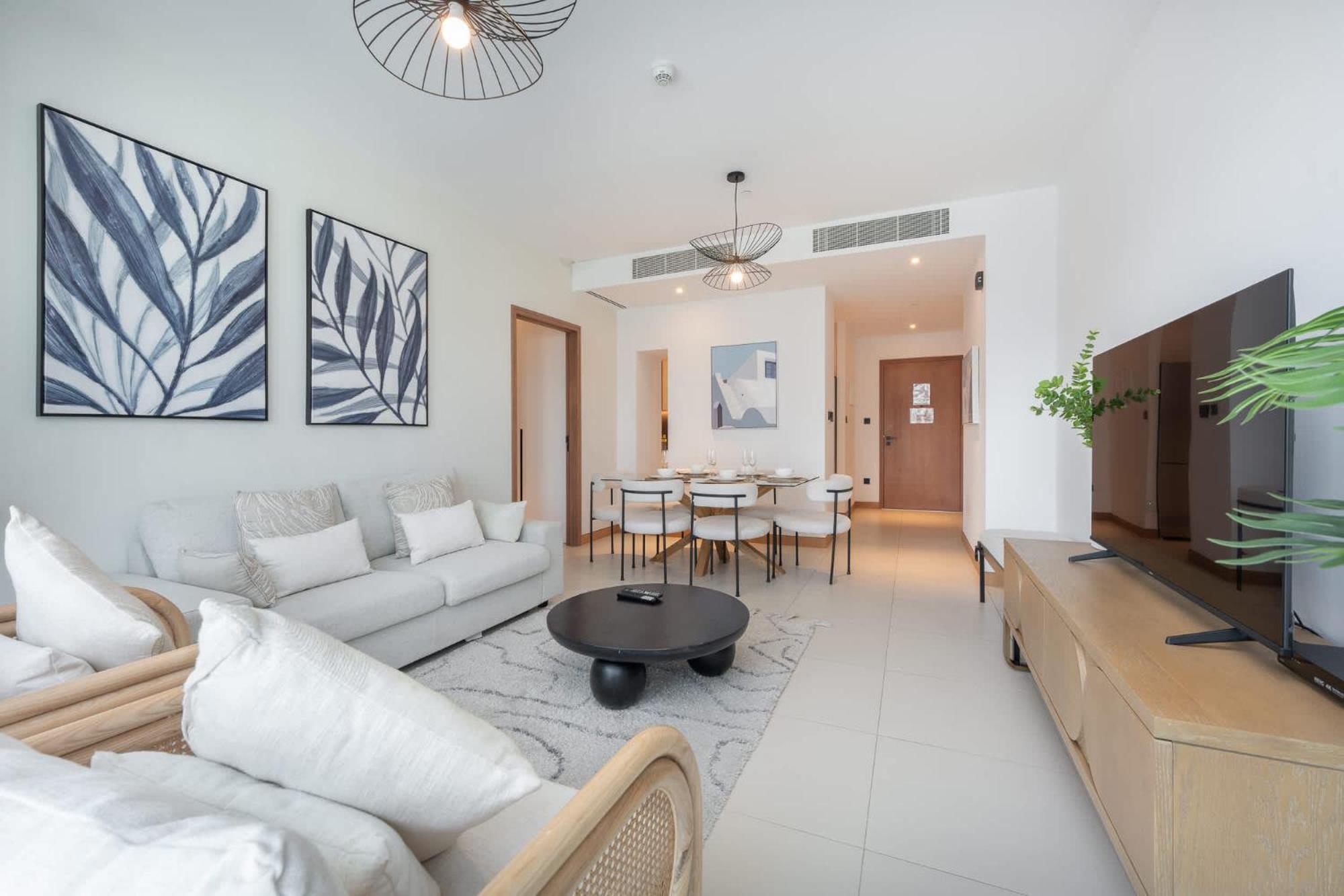 Spacious Cozy 2-bedroom In Marina Apartment *