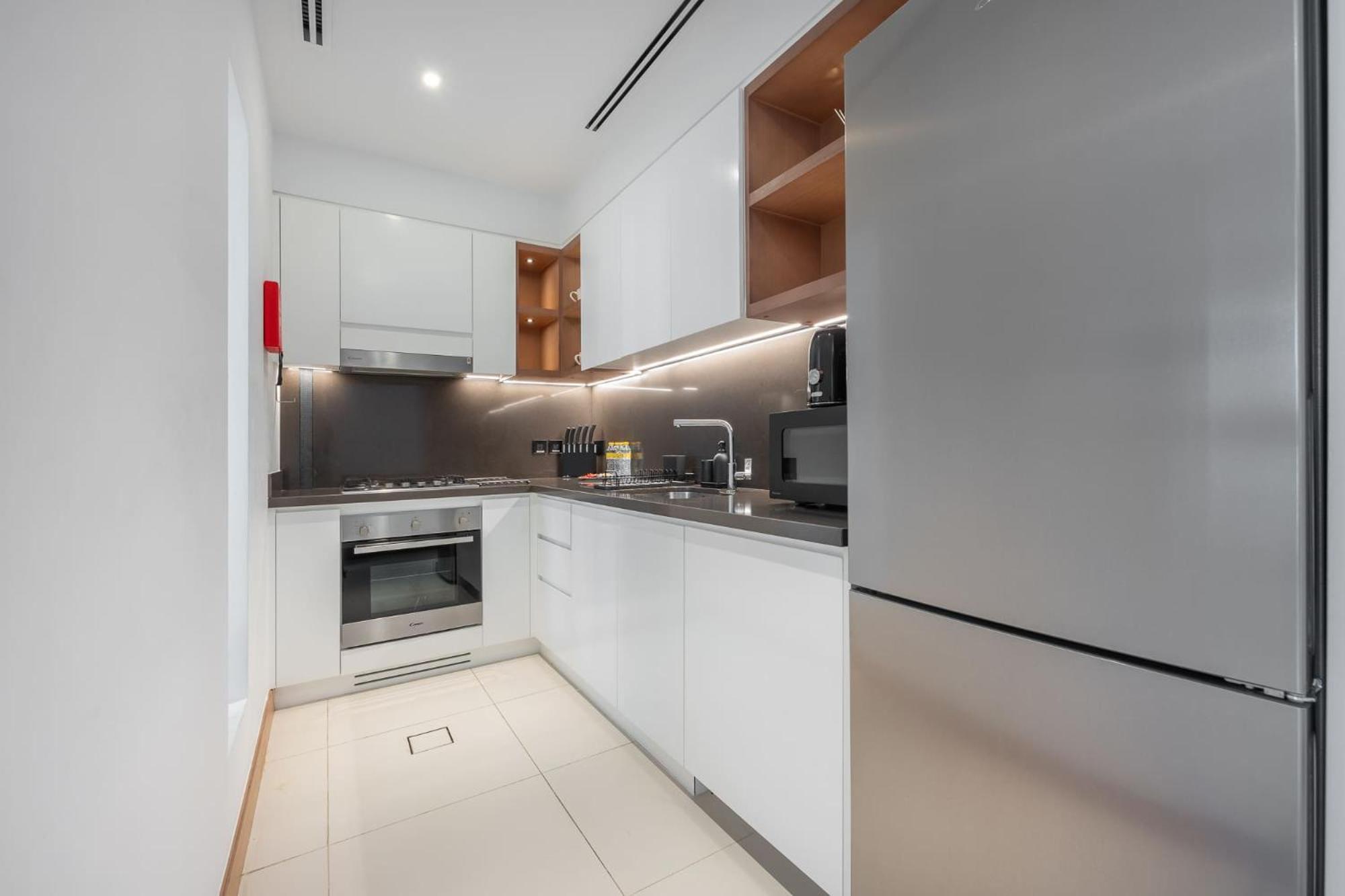 Spacious Cozy 2-bedroom In Marina Apartment