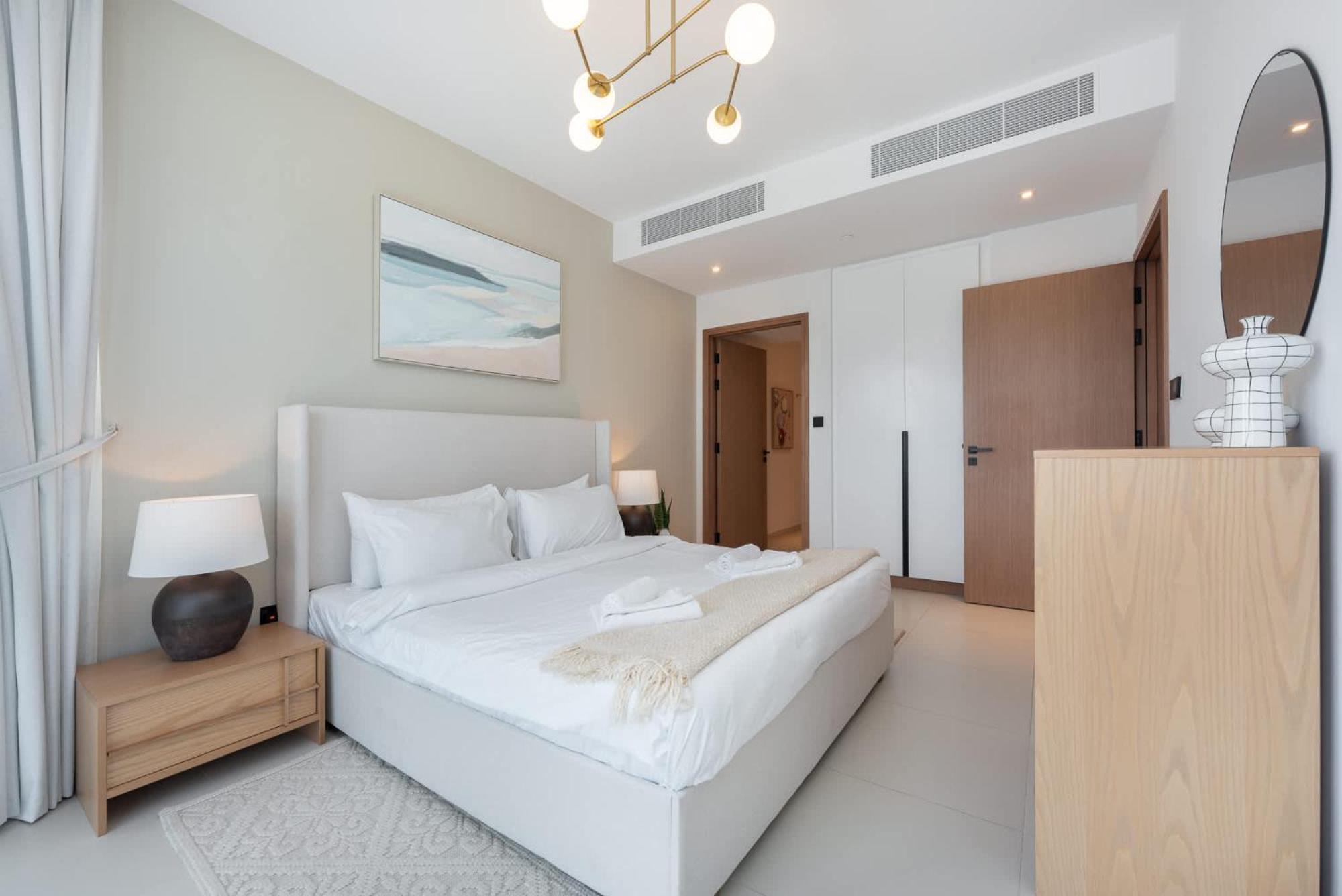 Spacious Cozy 2-bedroom In Marina Apartment *