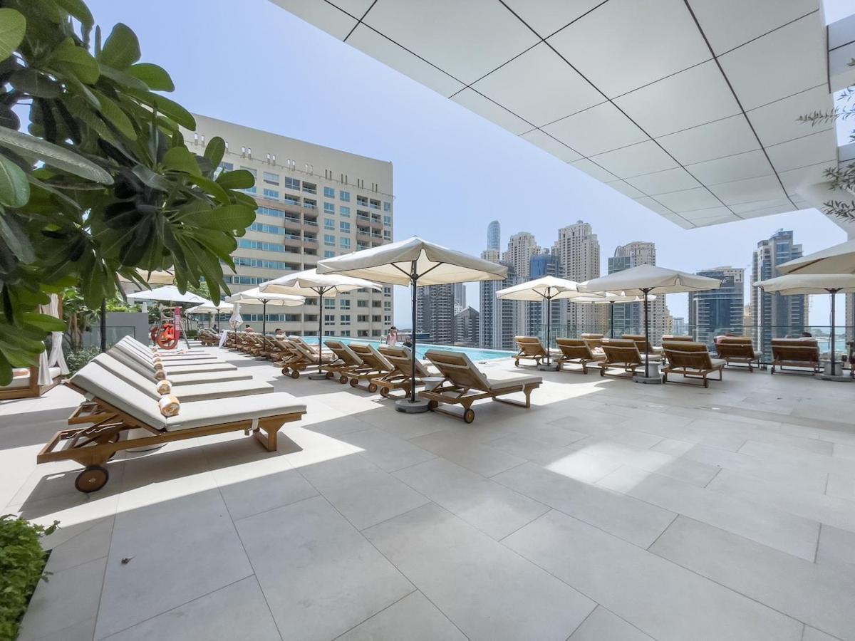 Spacious Cozy 2-bedroom In Marina *